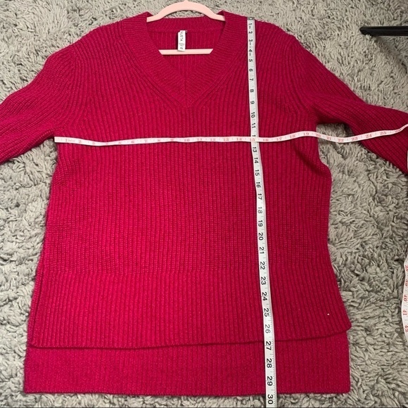 NWT Athleta Shasta Oversized Wool Blend High Low V-Neck Sweater - Picture 16 of 16